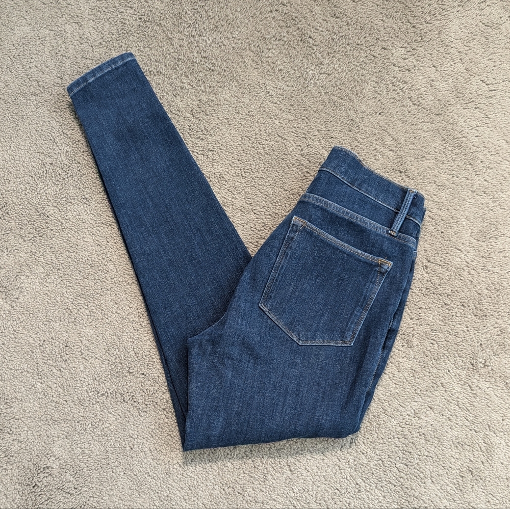 Frame Denim Skinny Jeans in Dark Blue Wash